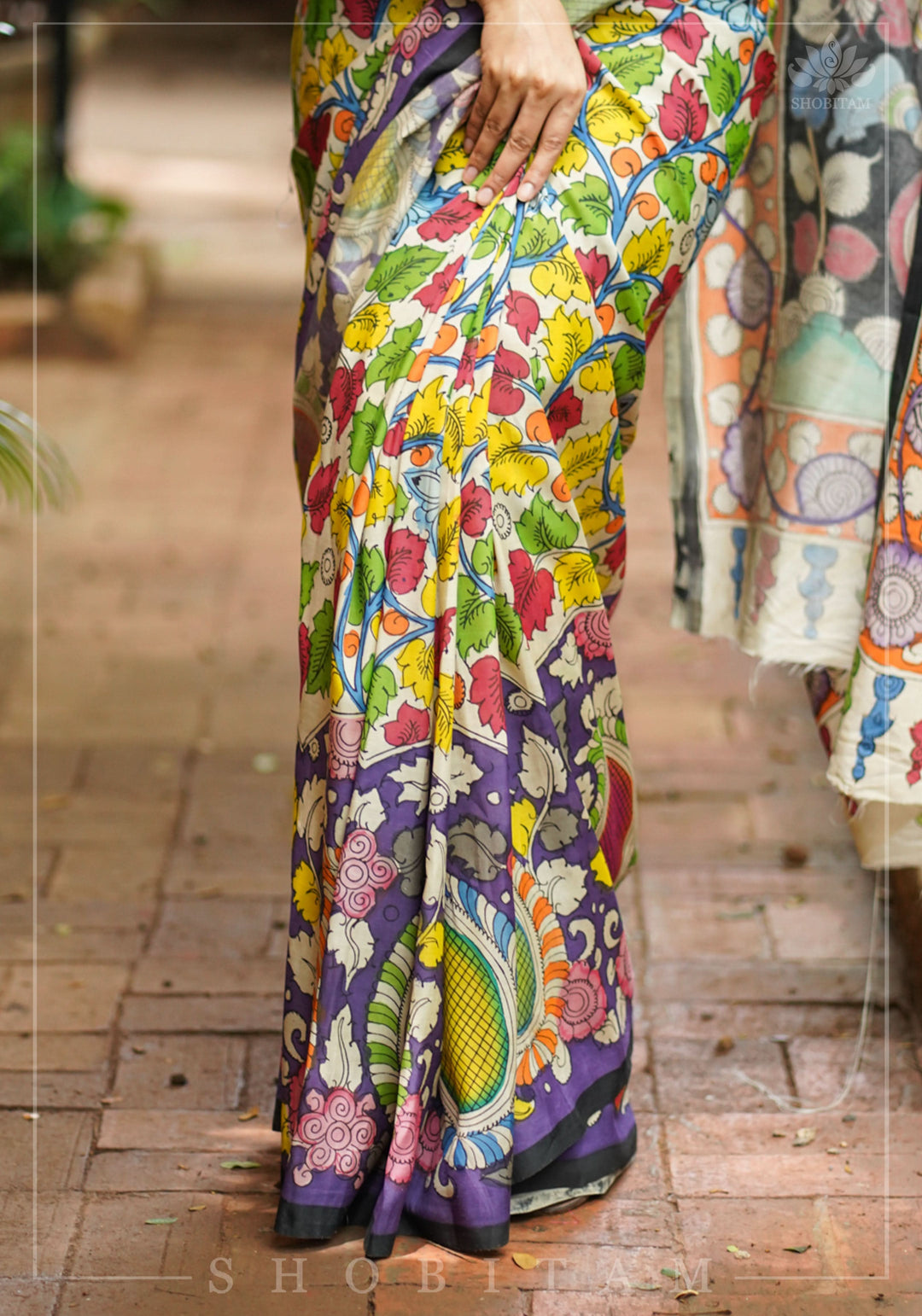 Hand Kalamkari on Chennuri silk with florals and Radha Krishna Pallu