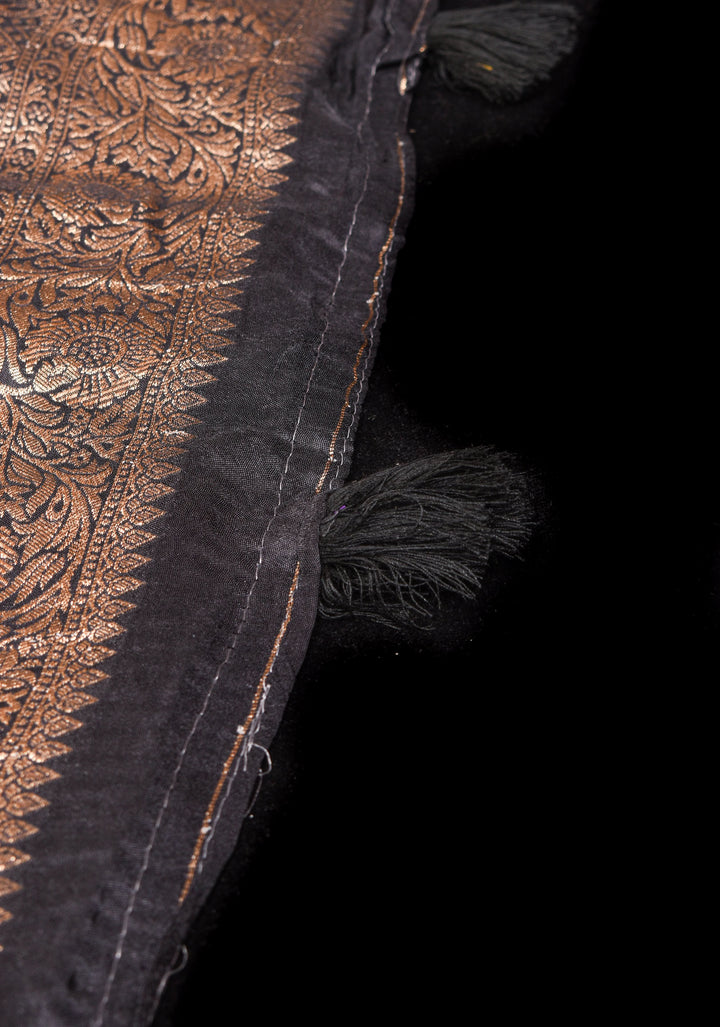 Exquisite Black Viscose Saree: Meenakari Shikagarh Jaal and Floral Zari Border