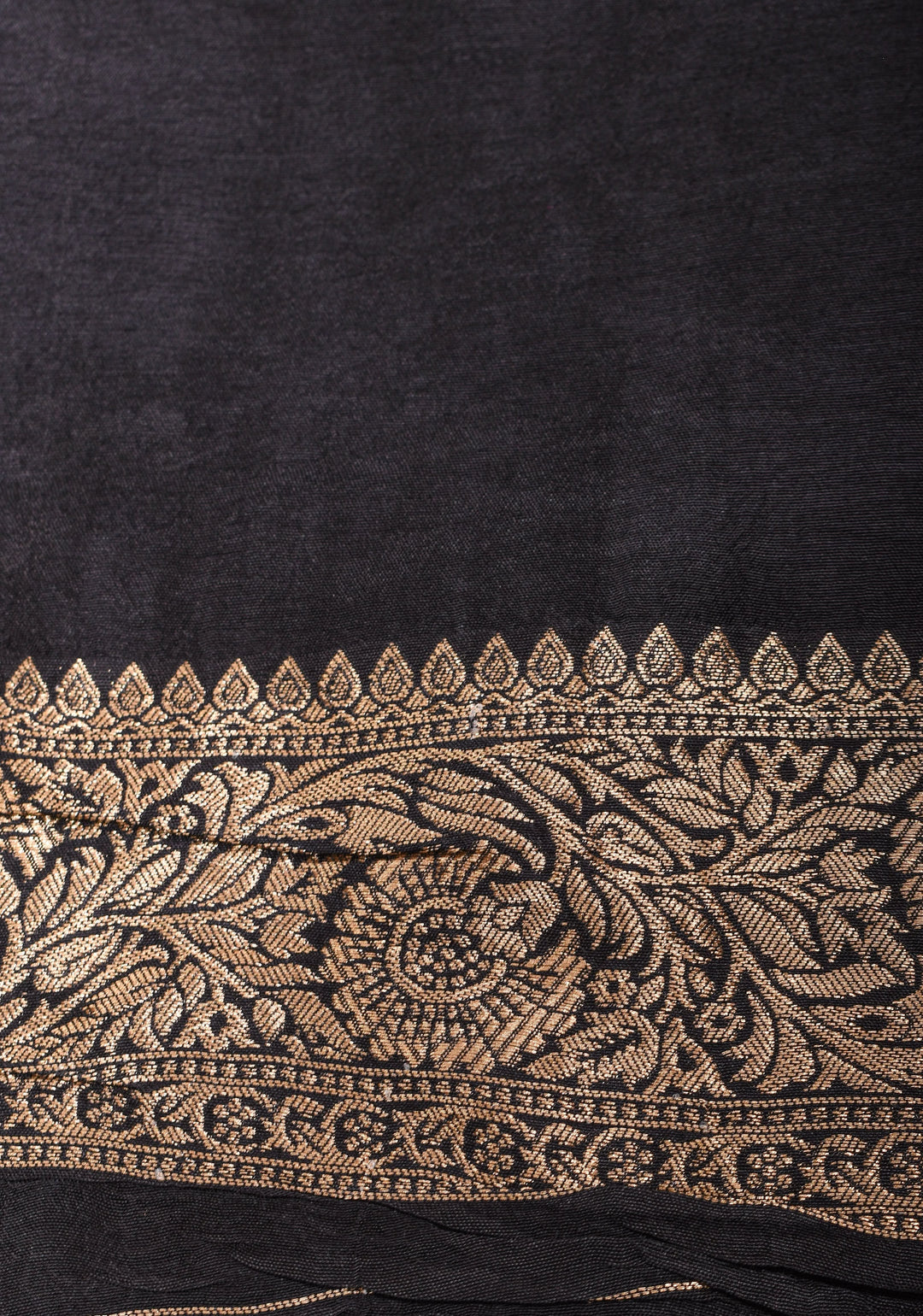 Exquisite Black Viscose Saree: Meenakari Shikagarh Jaal and Floral Zari Border