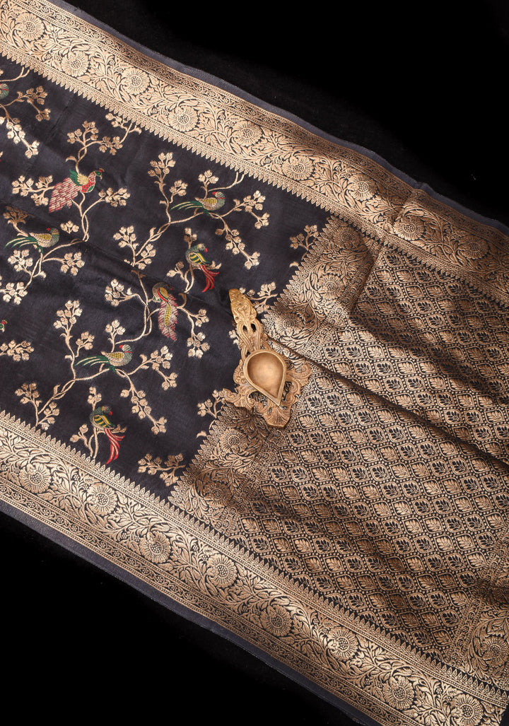 Exquisite Black Viscose Saree: Meenakari Shikagarh Jaal and Floral Zari Border