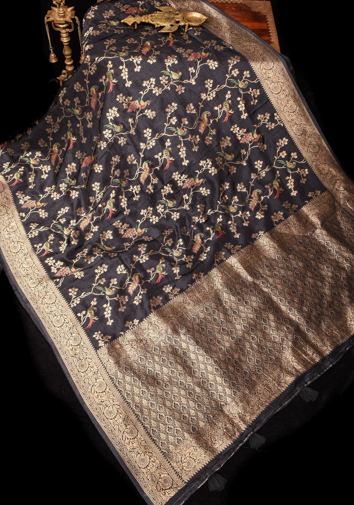 Exquisite Black Viscose Saree: Meenakari Shikagarh Jaal and Floral Zari Border