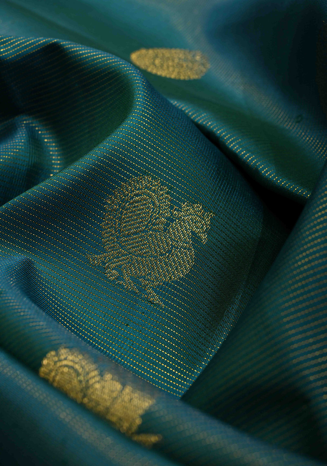 Rama Green Dual tone Vairaoosi Zari Stripes on Pure Kanjivaram Silk Saree with Zari Buttas  and Contrast Korvai Rettaipet Border | SILK MARK CERTIFIED