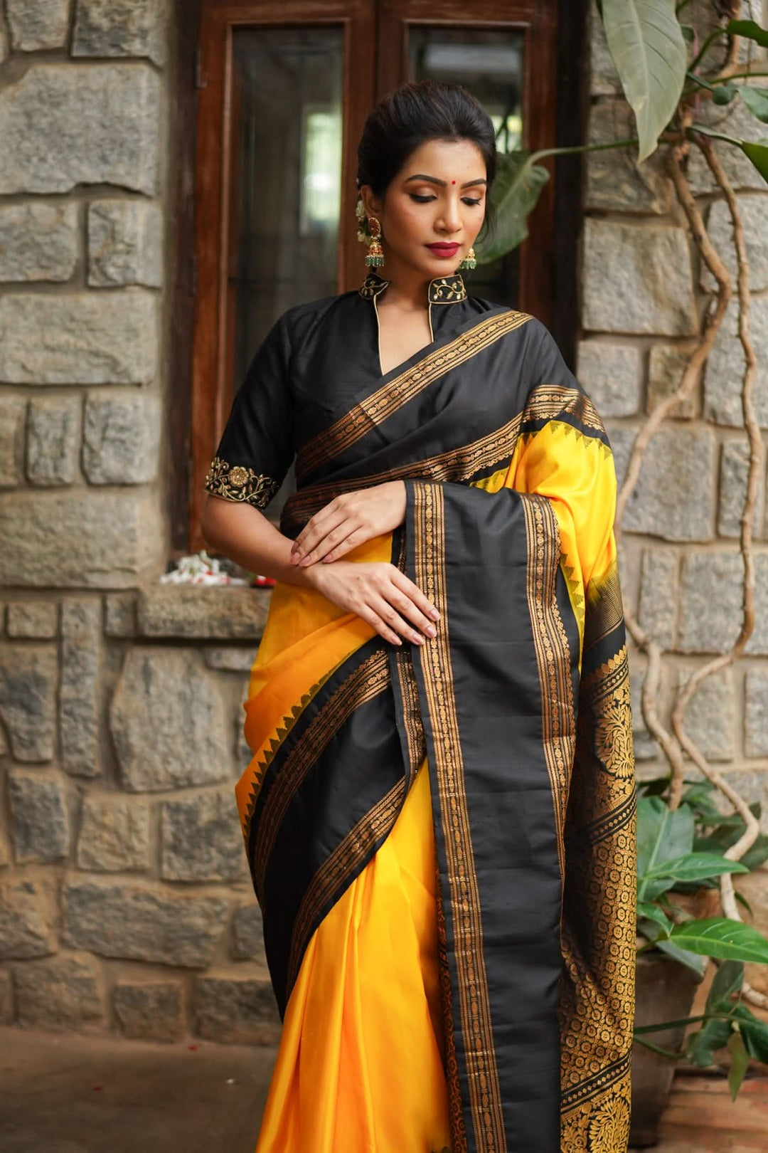 Yellow Exquisite Korvai Gadwal Silk Saree with Black  Borders | SILK MARK CERTIFIED