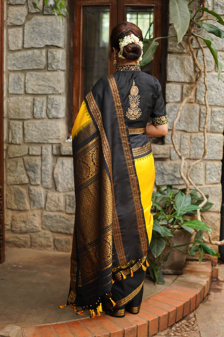 Yellow Exquisite Korvai Gadwal Silk Saree with Black  Borders | SILK MARK CERTIFIED