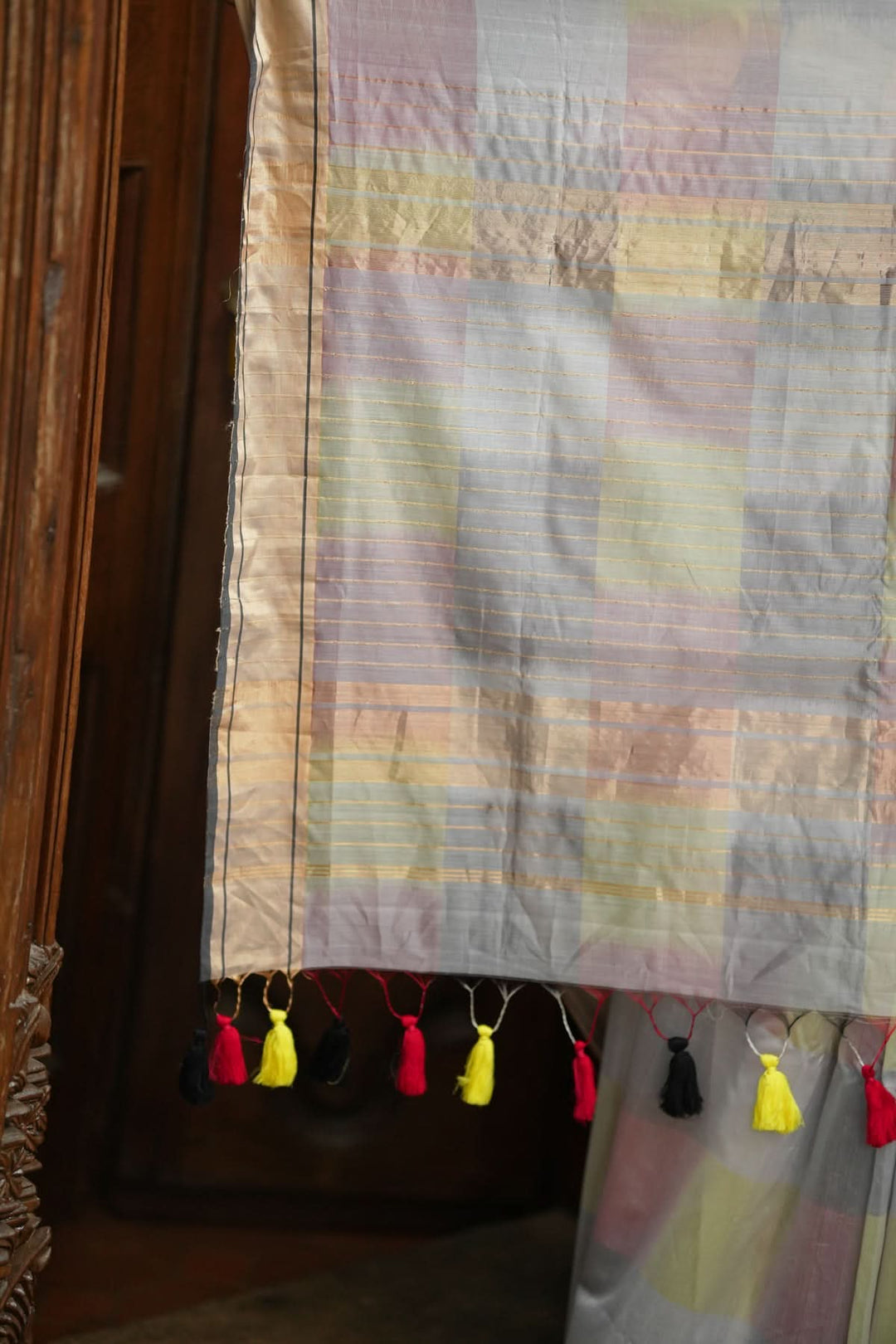 Handwoven  Maheshwari Silk Cotton Saree in Grey with Ombre weave and long handmade tassels