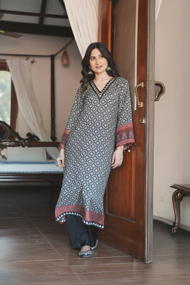 Noor Black & White Geometric Print Kurta Set- SET OF-2  | SHOBITAM