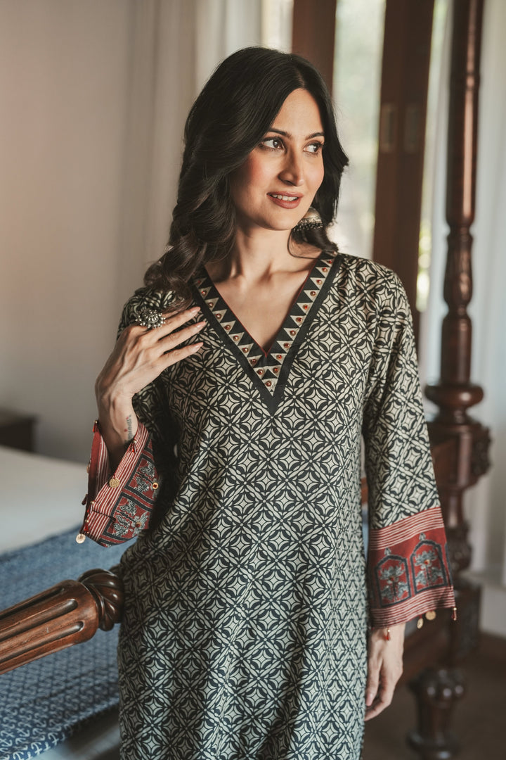 Noor Black & White Geometric Print Kurta Set- SET OF-2  | SHOBITAM