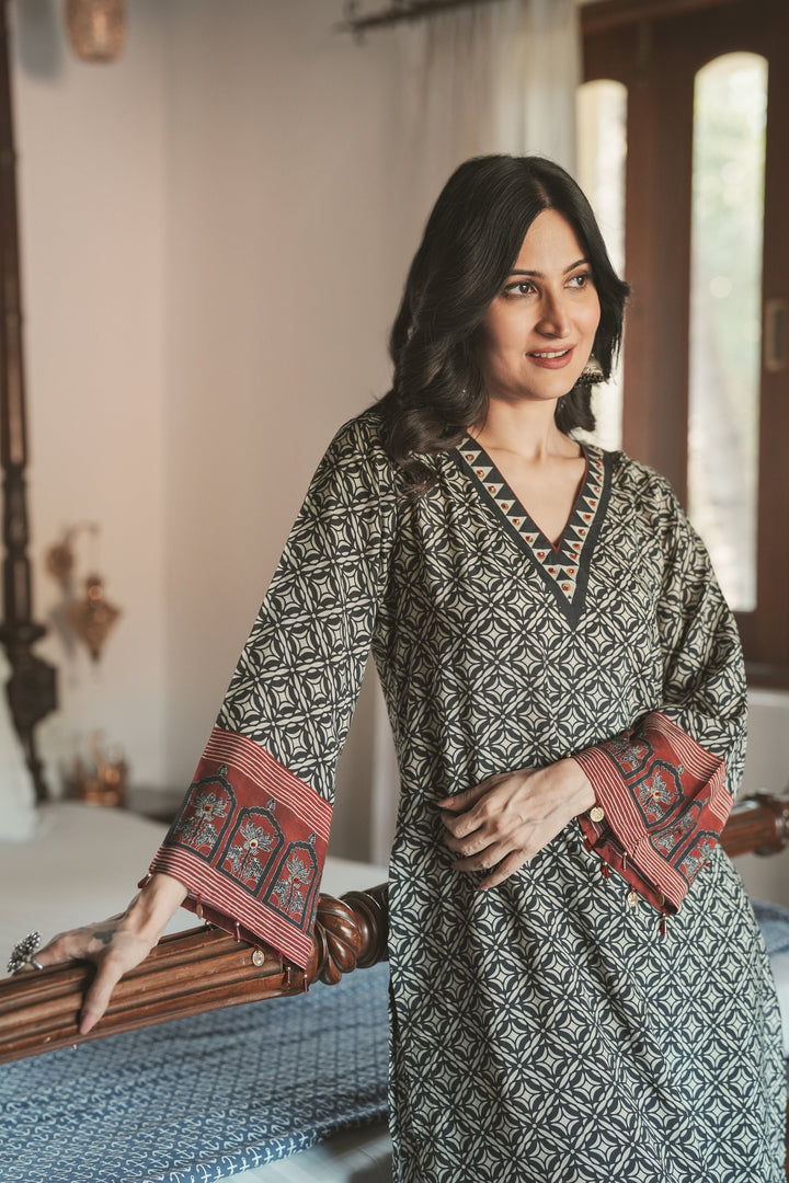 Noor Black & White Geometric Print Kurta Set- SET OF-2  | SHOBITAM
