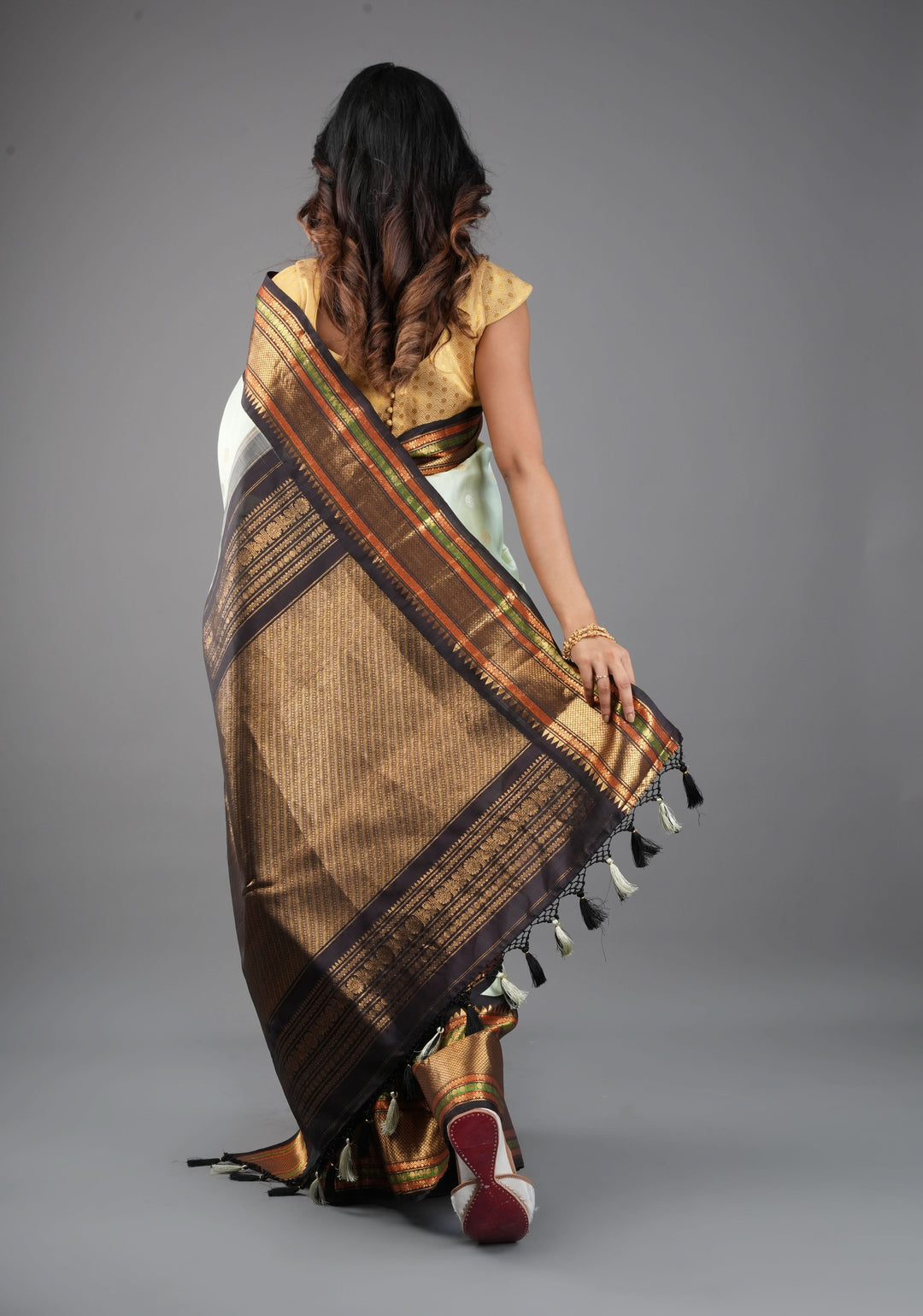 Tea Green Exquisite Korvai weave Gadwal Pure Silk Saree with zari buttas and Tri-tone Zari border| SILK MARK CERTIFIED