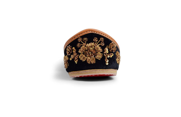 MIDNIGHT GOLD Black and Gold Embroidered Punjabi Juttis