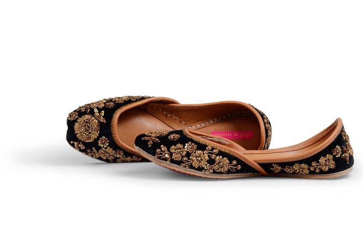 MIDNIGHT GOLD Black and Gold Embroidered Punjabi Juttis