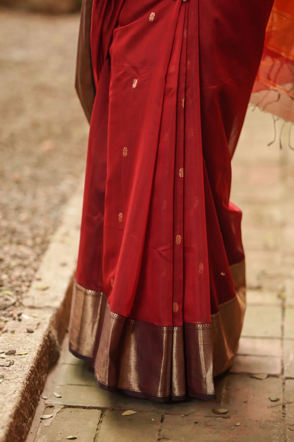 Maroon tone Handwoven Maheshwari Silk Cotton Saree with zari borders and contrast pallu