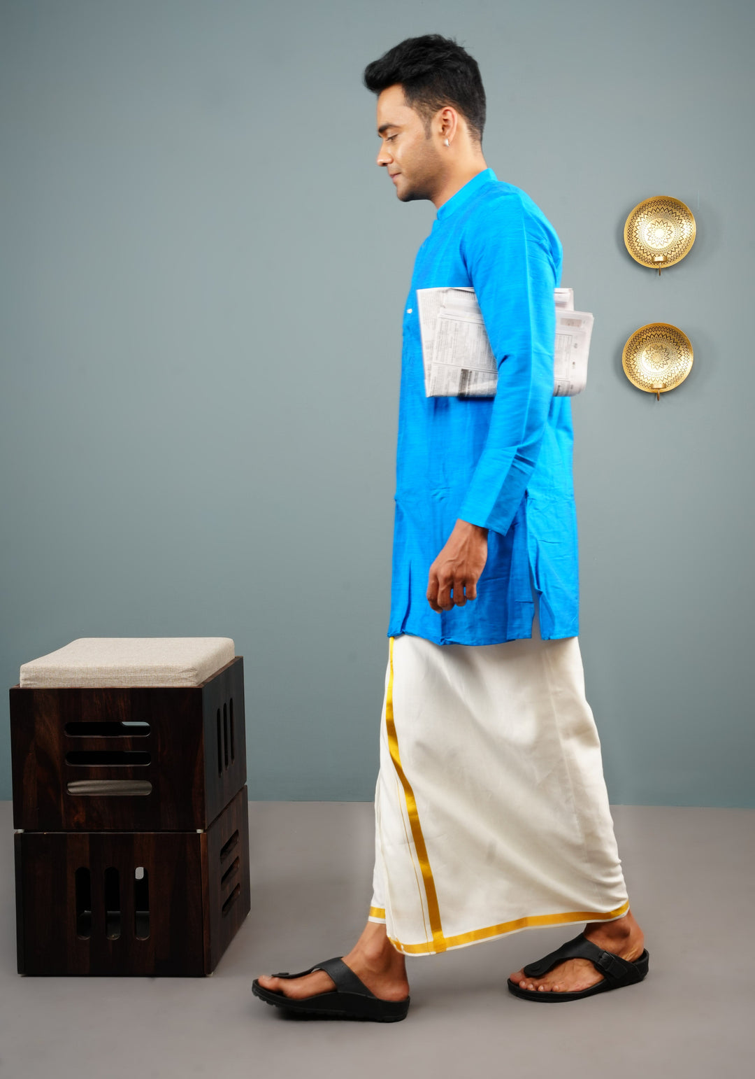 Men's Bright Blue Cotton Solid Straight Short Kurta