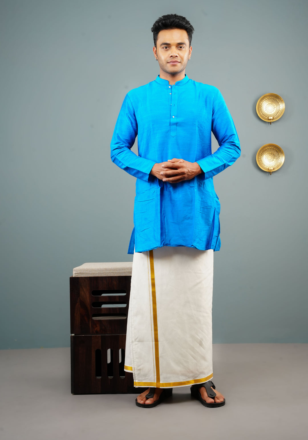 Men's Bright Blue Cotton Solid Straight Short Kurta