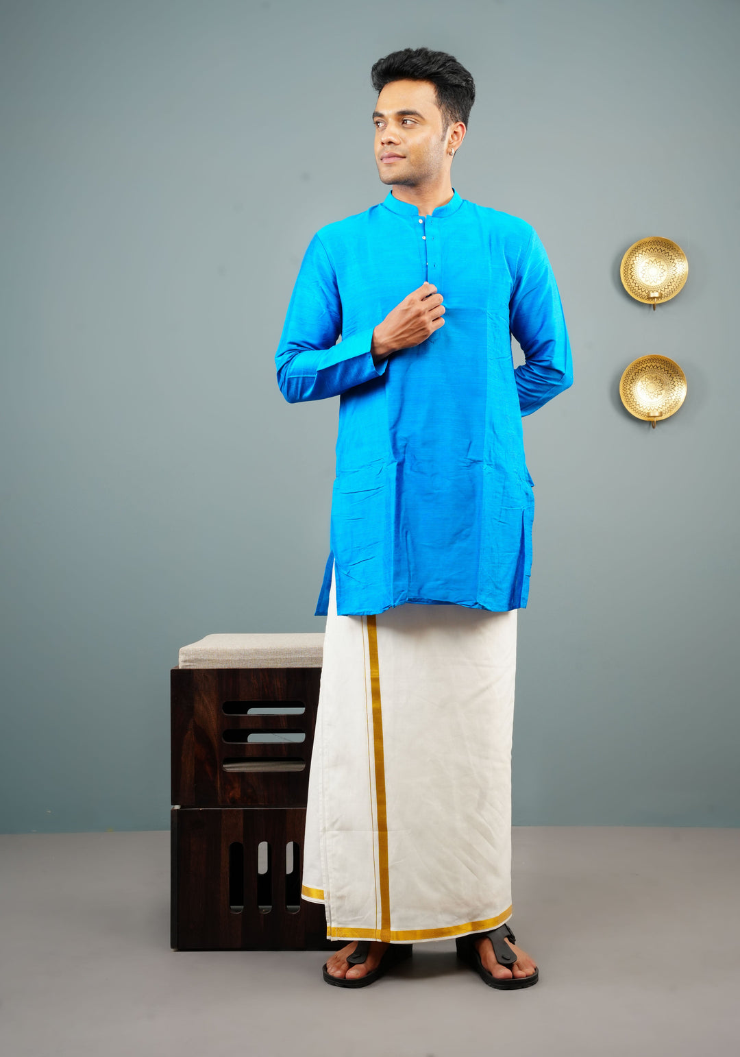 Men's Bright Blue Cotton Solid Straight Short Kurta