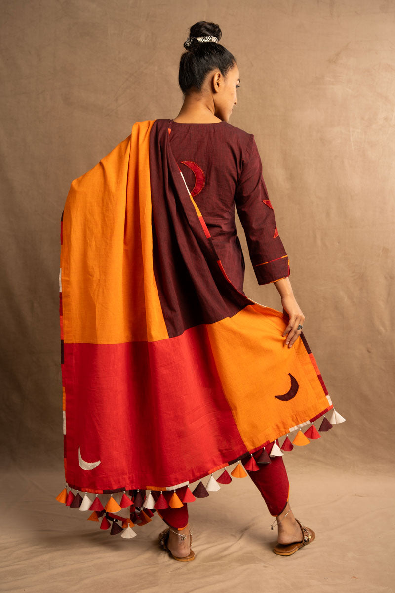 Jvalan Chandraḥ kurta + salwar + dupatta (set of 3) |  SHOBITAM