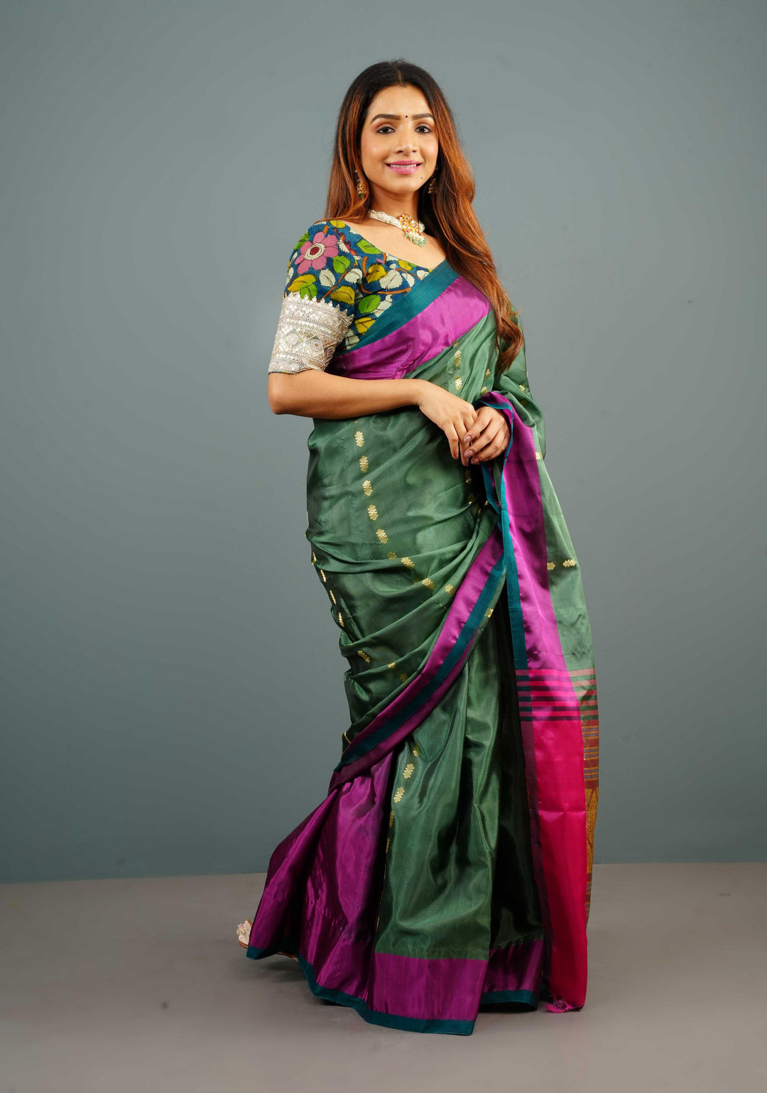 Elegant Green Vegan Handloom Saree with Dual-Tone Border and Resham Work, no Blouse piece