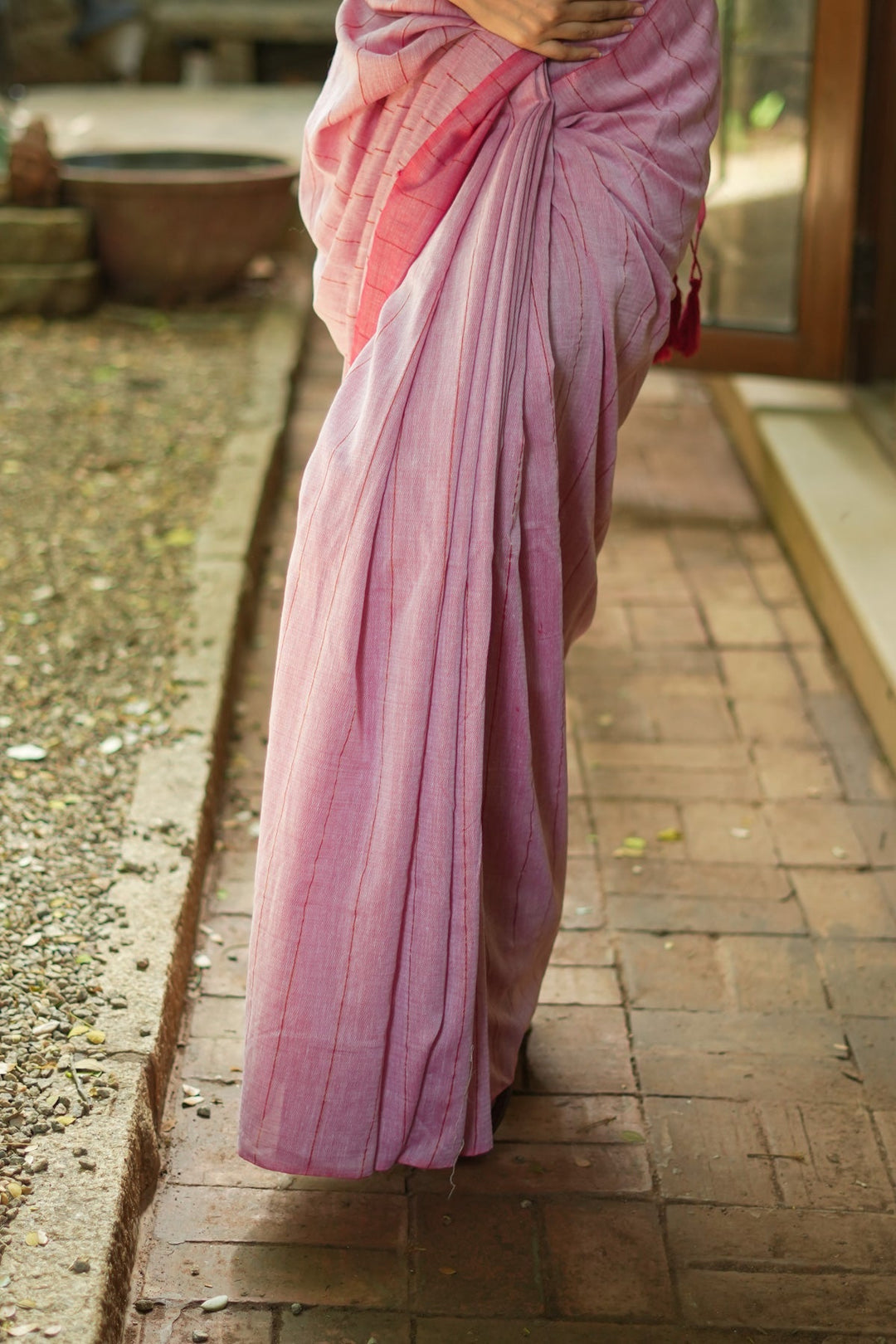 Handwoven Maheshwari Reversible Saree in Cotton in Baby pink and red dual tone No blouse Piece