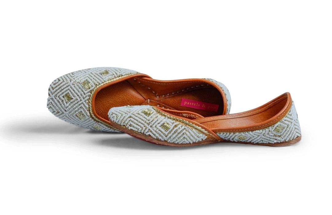 FIRST LOVE I - Off-White Intricate Hand-Embroidery Jutti