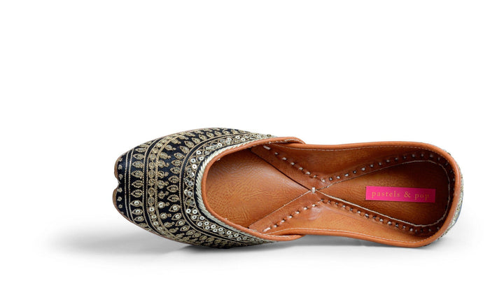QUEEN Traditional Sequin Work Ethnic Mojaris for Women | SHOBITAM