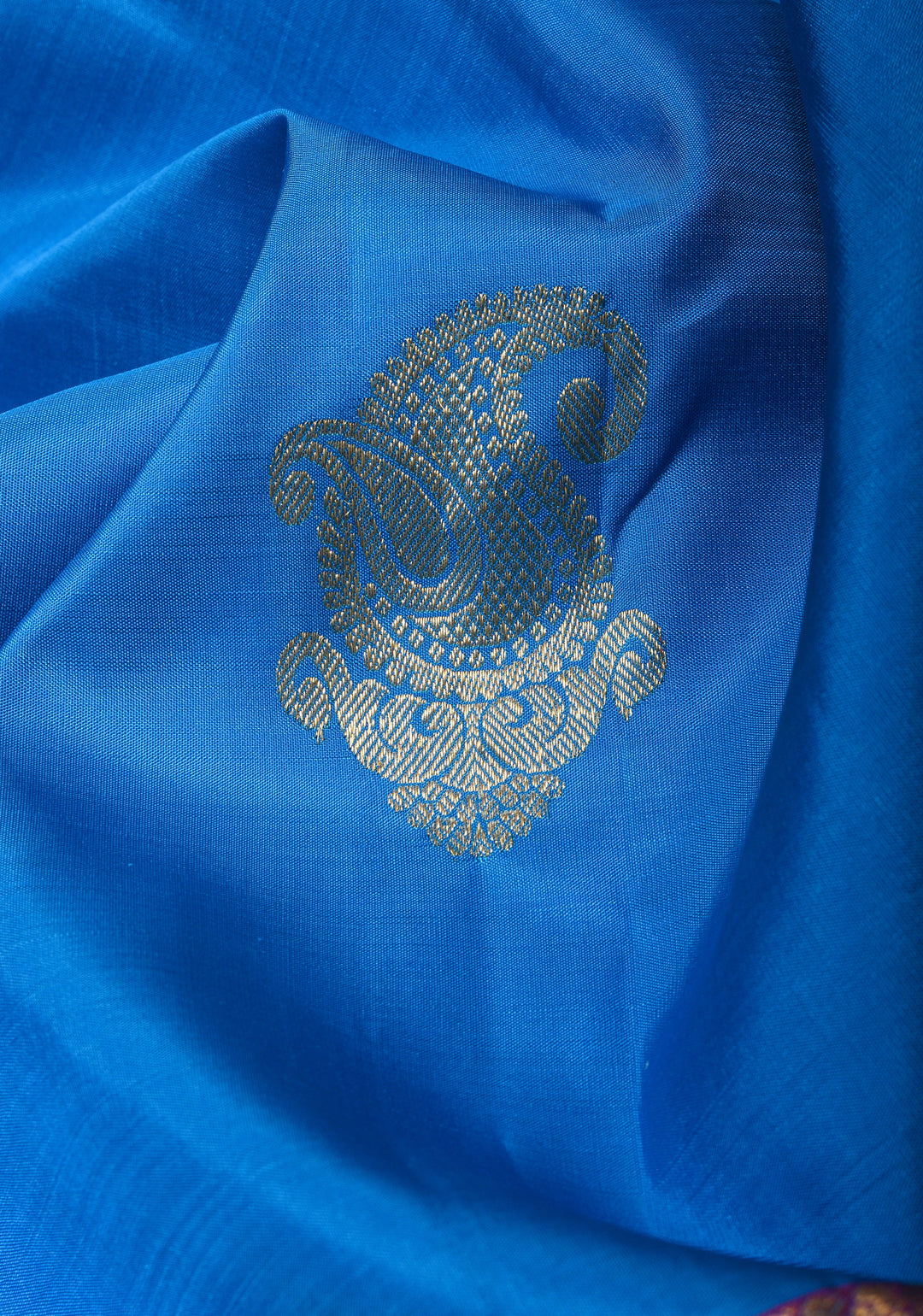 Exquisite Pure Kanjivaram Silk Saree in Blue with Zari Motifs and Zari Border | SILK MARK CERTIFIED