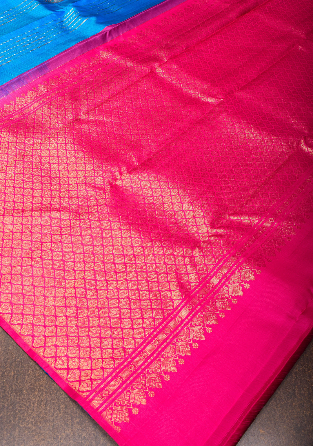 Exquisite Borderless Blue Kanjivaram Silk Saree with Vertical Stripes and Damask Motifs with Contrast Pallu | SILK MARK CERTIFIED