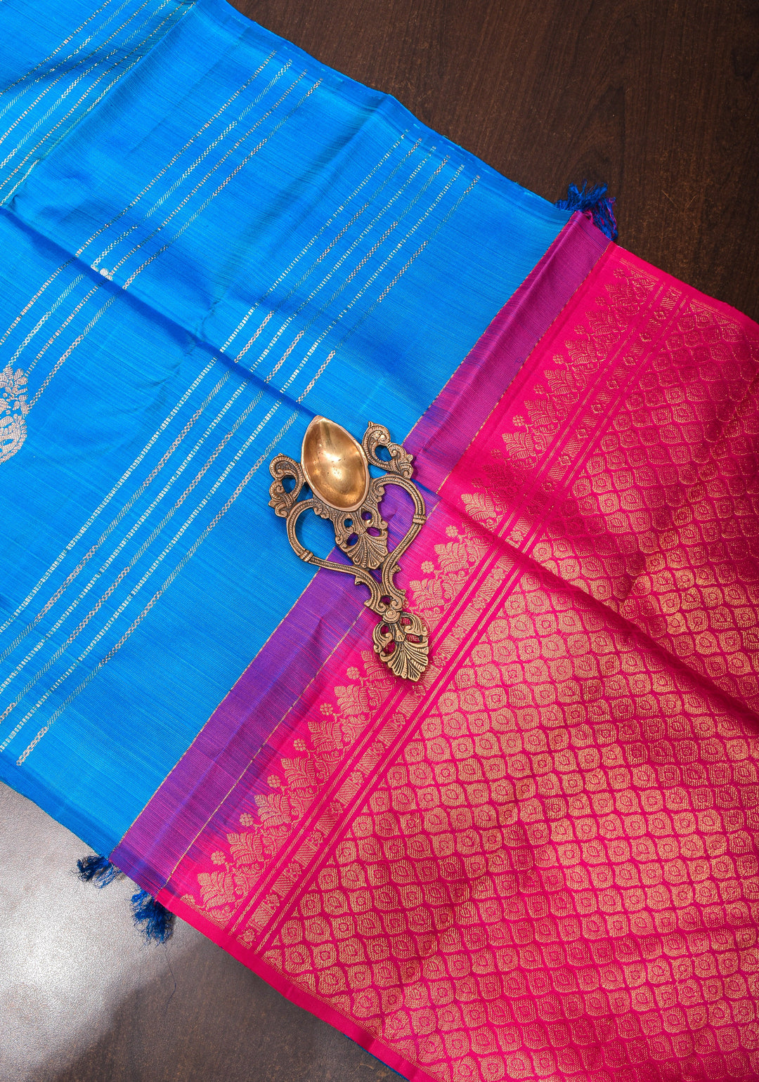 Exquisite Borderless Blue Kanjivaram Silk Saree with Vertical Stripes and Damask Motifs with Contrast Pallu | SILK MARK CERTIFIED