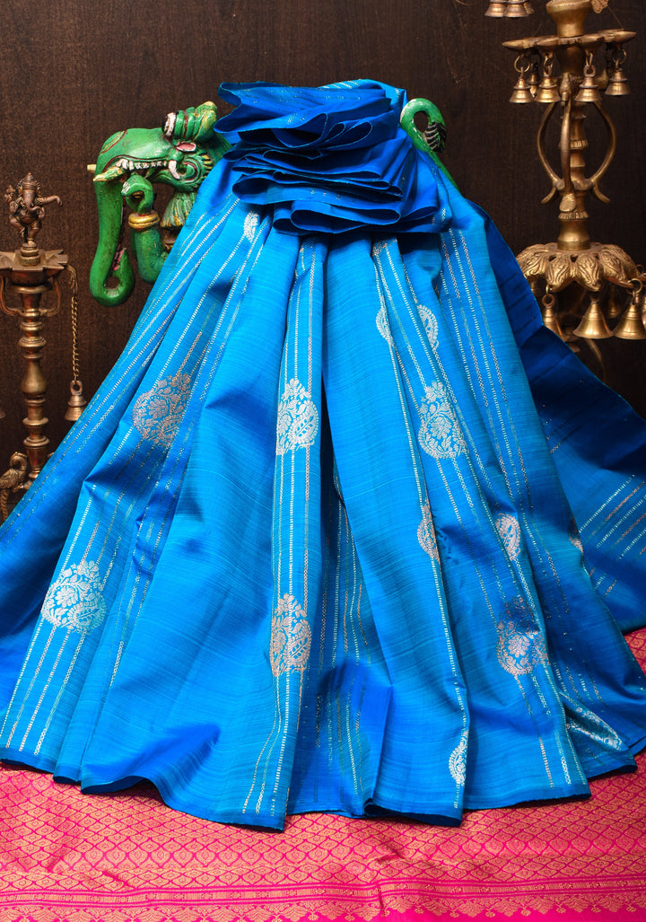 Exquisite Borderless Blue Kanjivaram Silk Saree with Vertical Stripes and Damask Motifs with Contrast Pallu | SILK MARK CERTIFIED