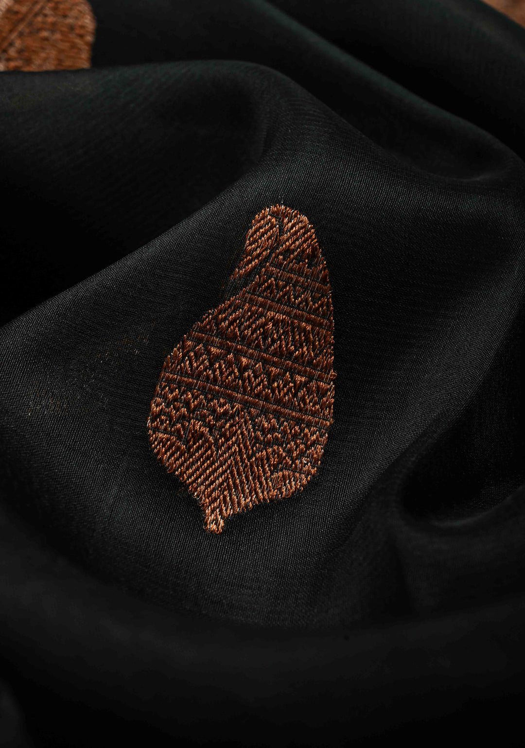 Black Pure Banarasi Kora Silk Saree with Paisley Antique Zari Buttas and Zari Border | SILK MARK CERTIFIED | Shobitam )
