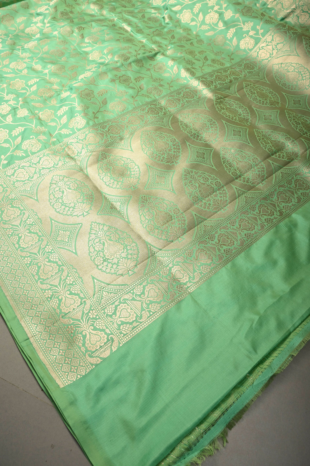 Sea Green Dual tone Pure Banarasi Katan Silk Saree with Floral Jaal and Zari Border | SILK MARK CERTIFIED | SHOBITAM
