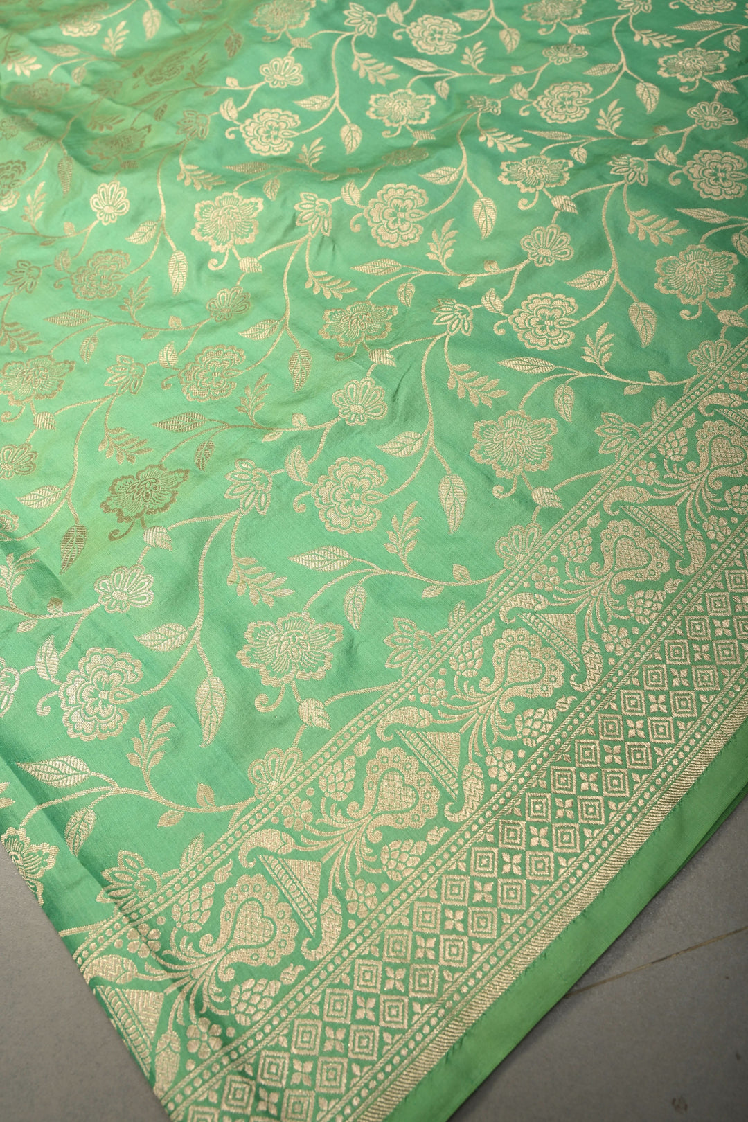 Sea Green Dual tone Pure Banarasi Katan Silk Saree with Floral Jaal and Zari Border | SILK MARK CERTIFIED | SHOBITAM
