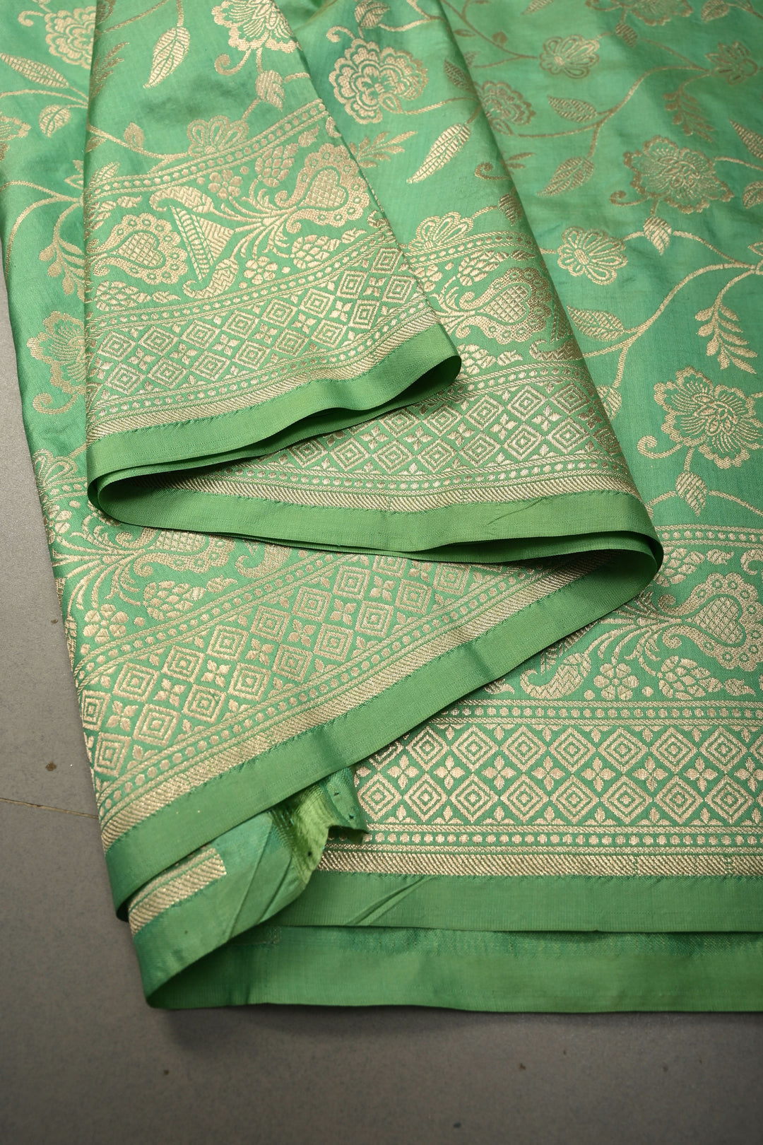 Sea Green Dual tone Pure Banarasi Katan Silk Saree with Floral Jaal and Zari Border | SILK MARK CERTIFIED | SHOBITAM