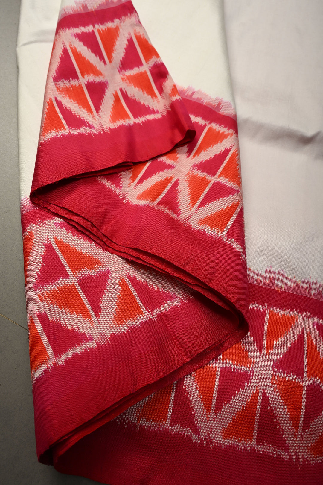 White Pochampally Ikkat Pure Silk Saree with Red-Pink Contrast Geometric Borders and Pallu | SILK MARK CERTIFIED | SHOBITAM