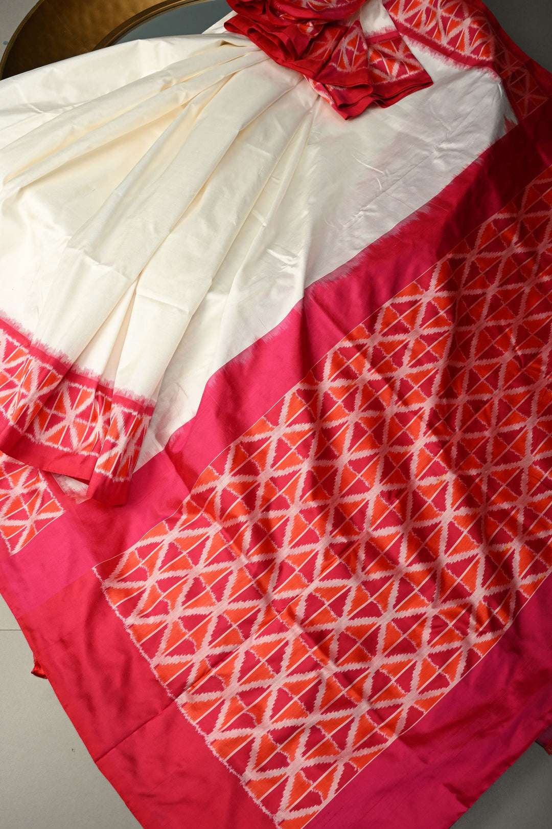 White Pochampally Ikkat Pure Silk Saree with Red-Pink Contrast Geometric Borders and Pallu | SILK MARK CERTIFIED | SHOBITAM