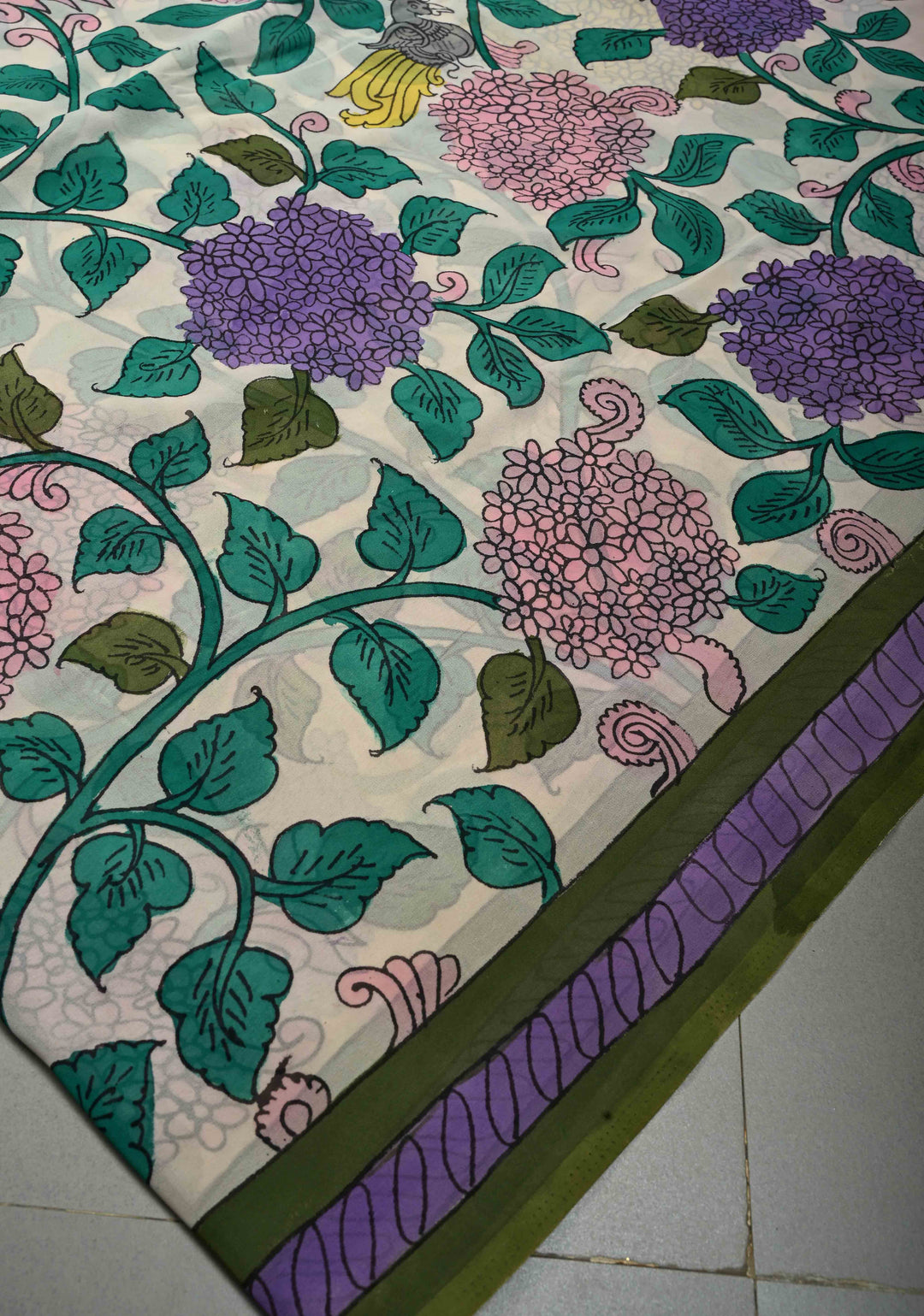 Large Floral Theme : Ivory Authentic Pen Kalamkari Handpainted on Pure Georgette Silk Saree With Contrast Ollive Green Border | SILK MARK CERTIFIED | SHOBITAM