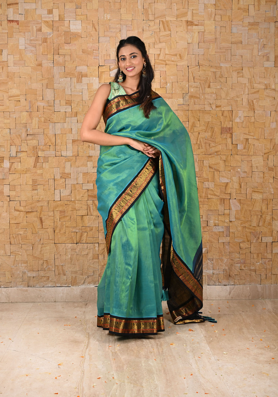 Blue Green Dual Tone Korvai Handloom Weave Kanchi Silk Cotton Saree with Contrast Borders