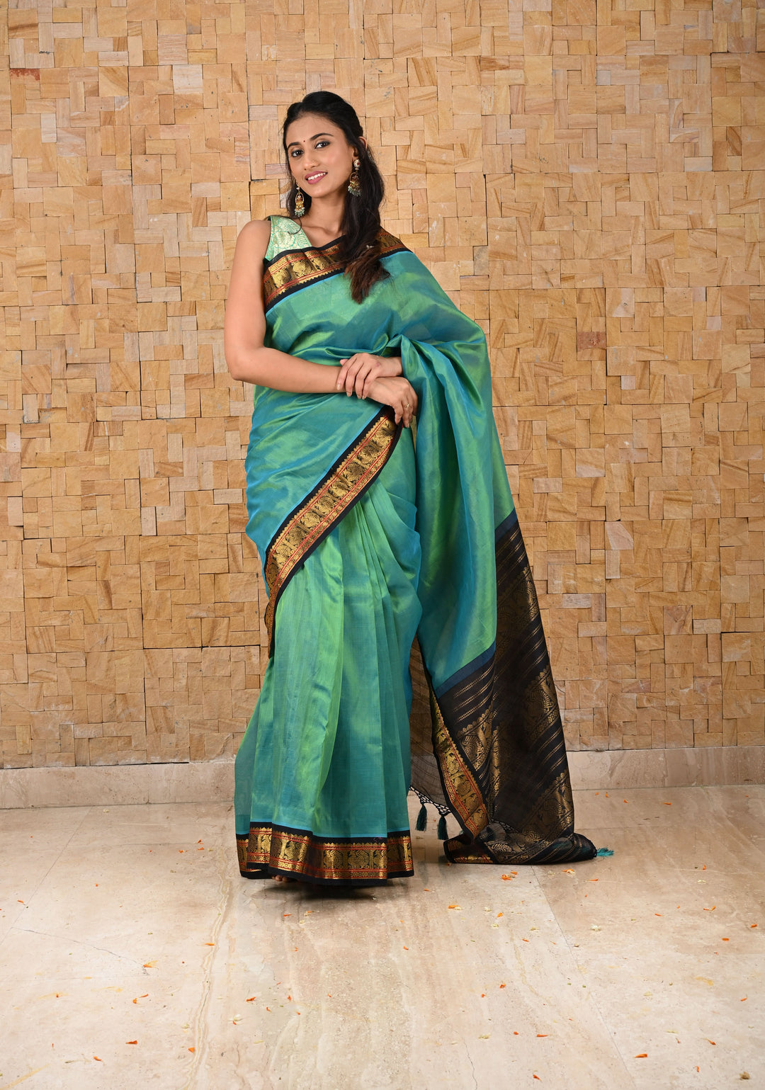 Blue Green Dual Tone Korvai Handloom Weave Kanchi Silk Cotton Saree with Contrast Borders