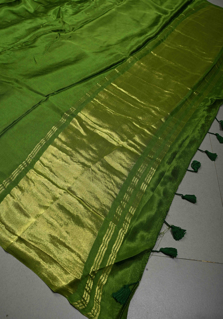 Mehendi Green Borderless Modal Silk Saree with Lagda Patta Crushed Pallu | SHOBITAM