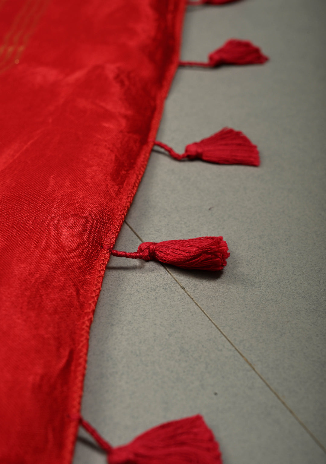 Crimson Red Borderless Modal Silk Saree with Lagda Patta Crushed Pallu | SHOBITAM