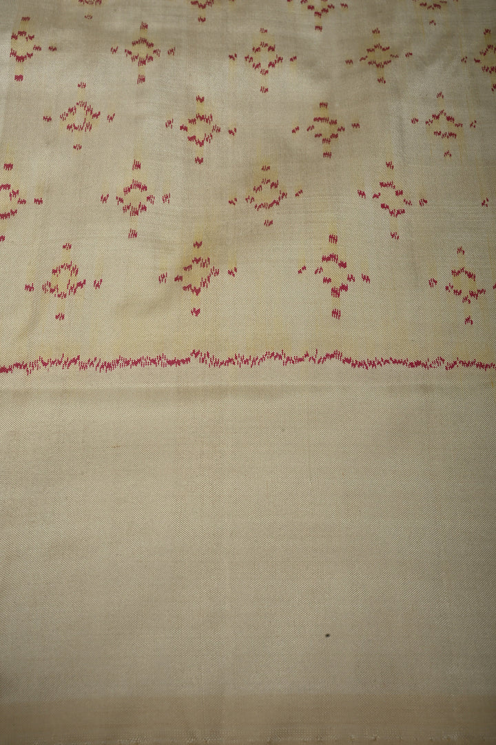 Ivory Pure Silk Pochampally Ikkat Silk Saree with Floral Design Border | SILK MARK CERTIFIED | SHOBITAM