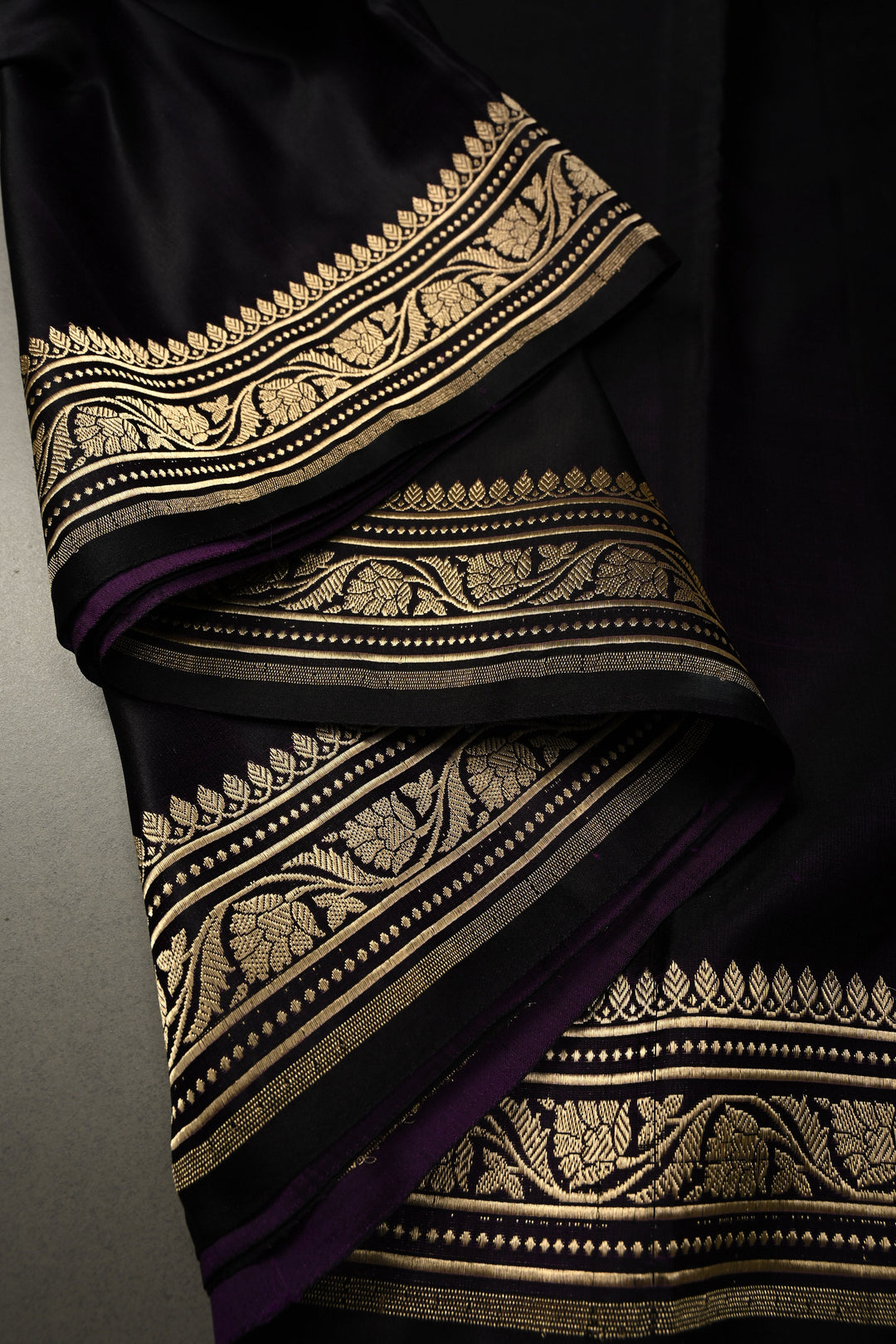 Blackish Purple Dual tone Mashru Silk Saree with Ornated Zari Border and Tanchoi Jamawar Pallu-Blouse Piece | SILK MARK CERTIFIED | SHOBITAM