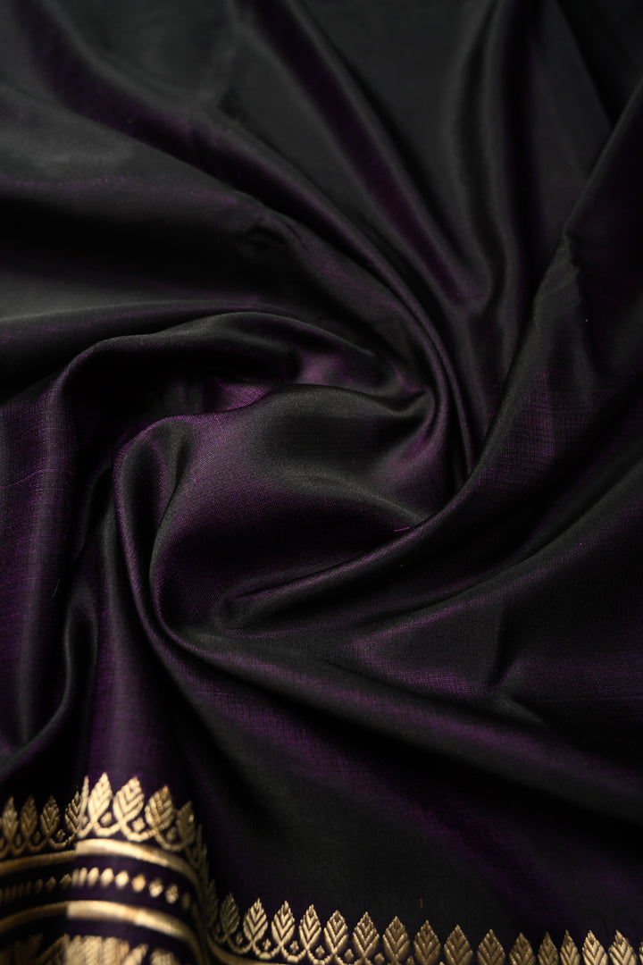 Blackish Purple Dual tone Mashru Silk Saree with Ornated Zari Border and Tanchoi Jamawar Pallu-Blouse Piece | SILK MARK CERTIFIED | SHOBITAM