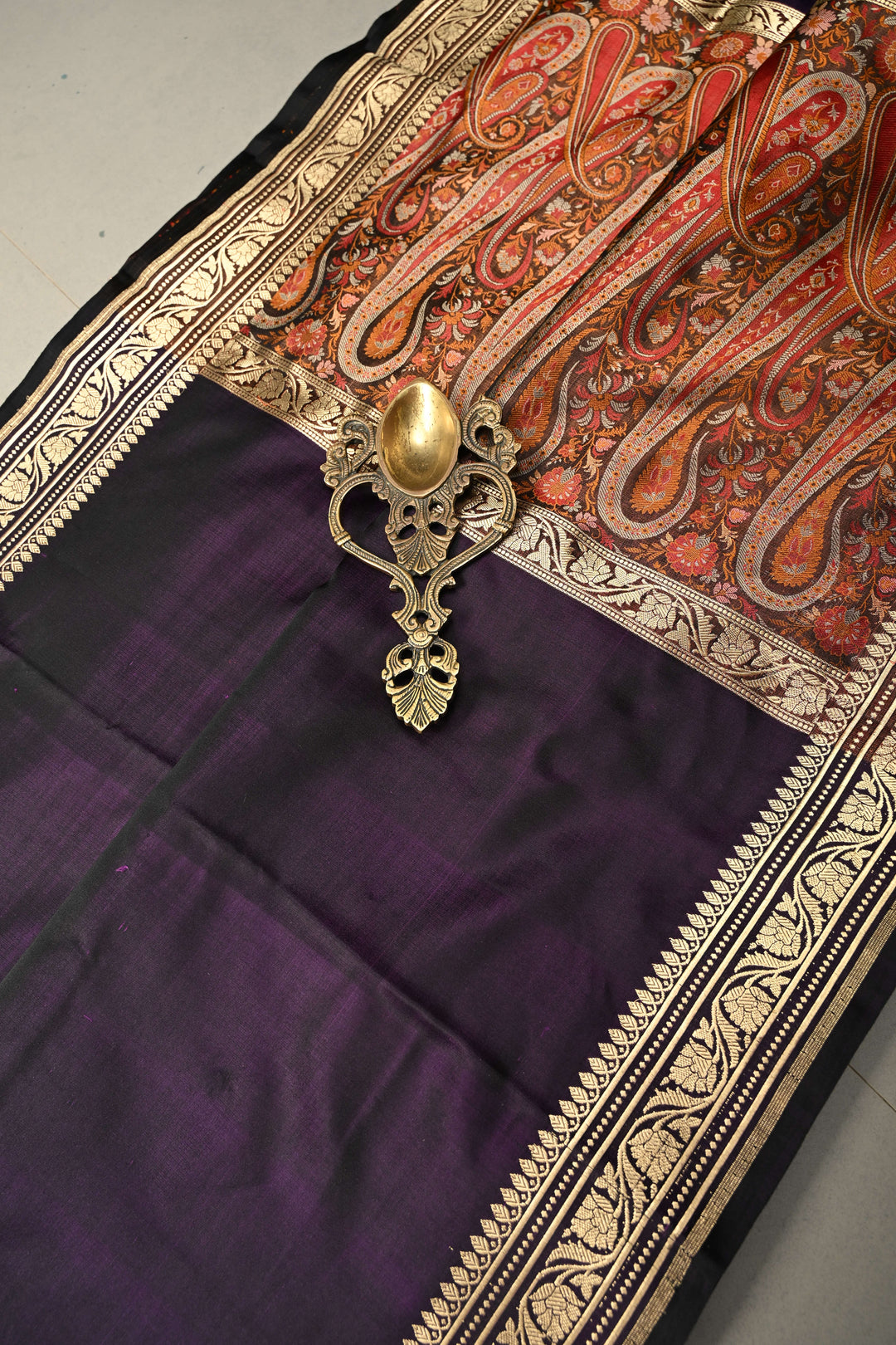 Blackish Purple Dual tone Mashru Silk Saree with Ornated Zari Border and Tanchoi Jamawar Pallu-Blouse Piece | SILK MARK CERTIFIED | SHOBITAM
