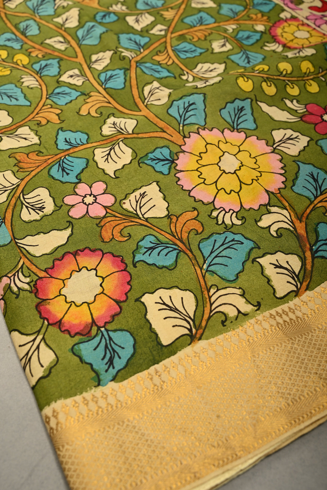 Floral-Twin Peacock Motifs on Pallu Theme: Authentic Mehendi Green Pen Kalamkari Handpainted on Silk Cotton Saree with Mangalagiri Zari Borders