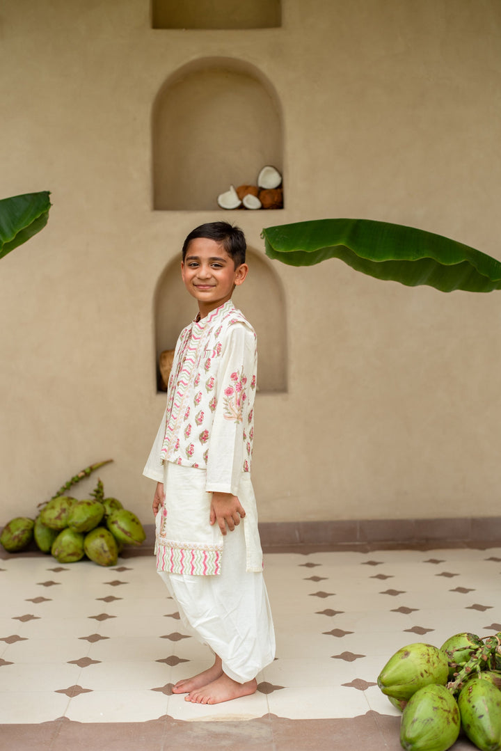 Manika Buti Kurta Set | SHOBITAM