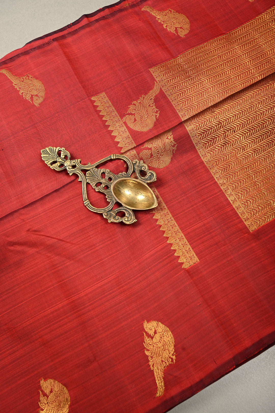 BrickMaroon Kanjivaram Pure Silk Saree with Distinct Peacock Motifs on Border | SILK MARK CERTIFIED