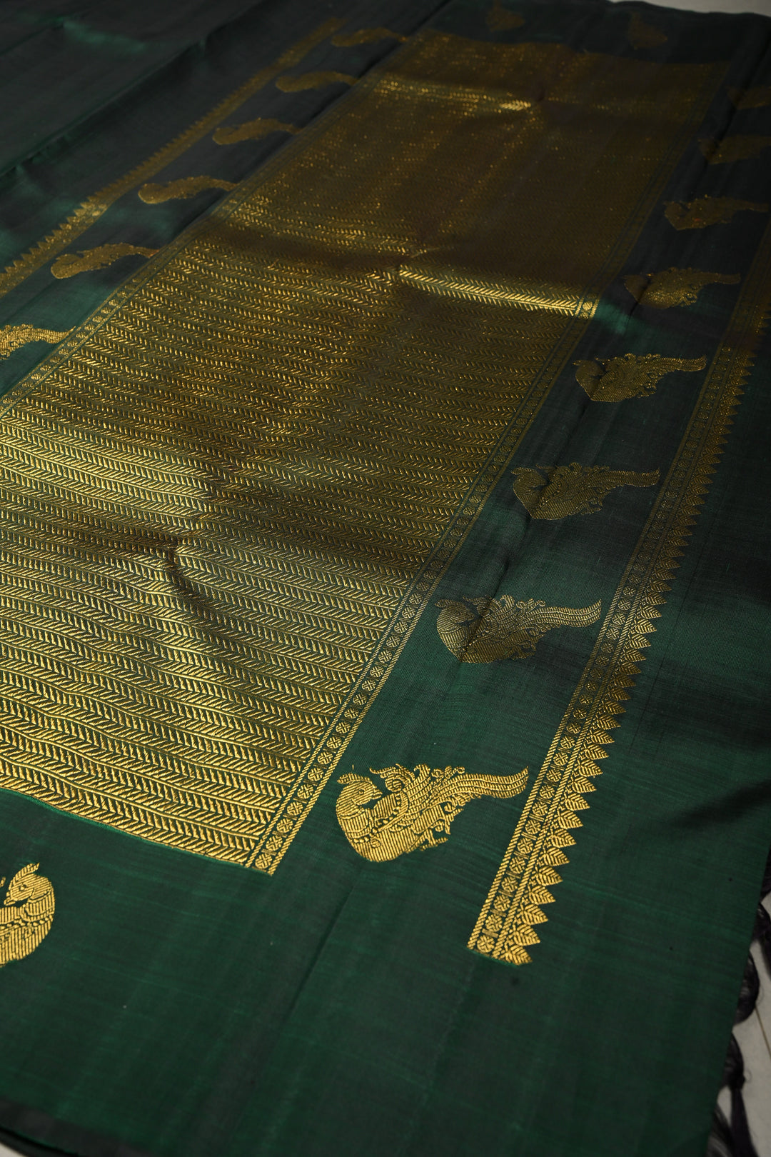 Green-Kanchana Dual tone Kanjivaram Pure Silk Saree with Distinct Parrot Motifs on Border | SILK MARK CERTIFIED