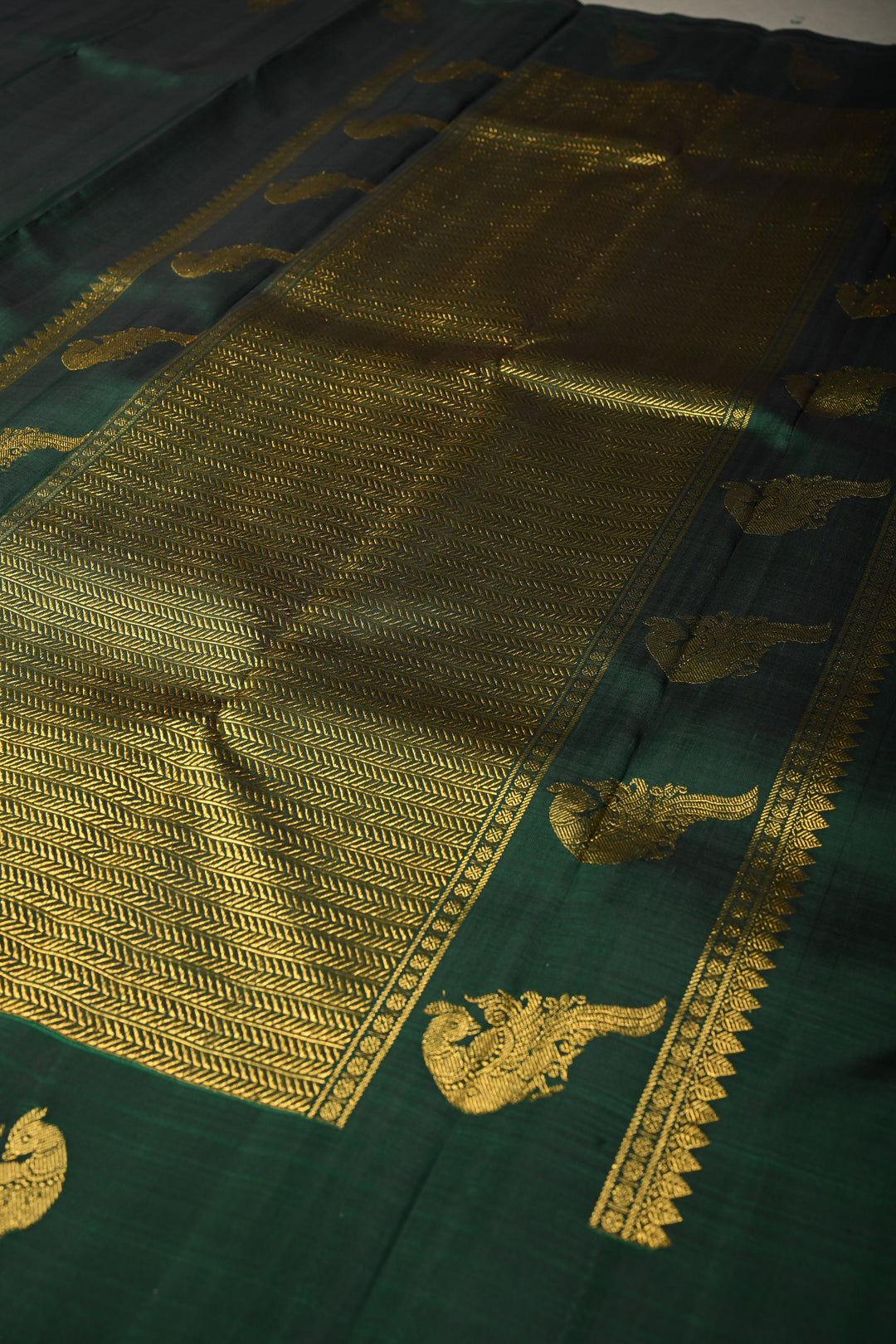 Green-Kanchana Dual tone Kanjivaram Pure Silk Saree with Distinct Parrot Motifs on Border | SILK MARK CERTIFIED