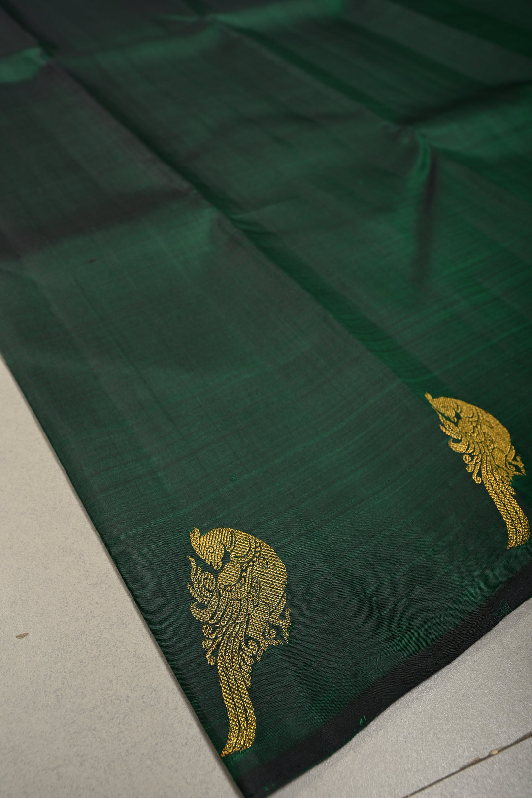 Green-Kanchana Dual tone Kanjivaram Pure Silk Saree with Distinct Parrot Motifs on Border | SILK MARK CERTIFIED