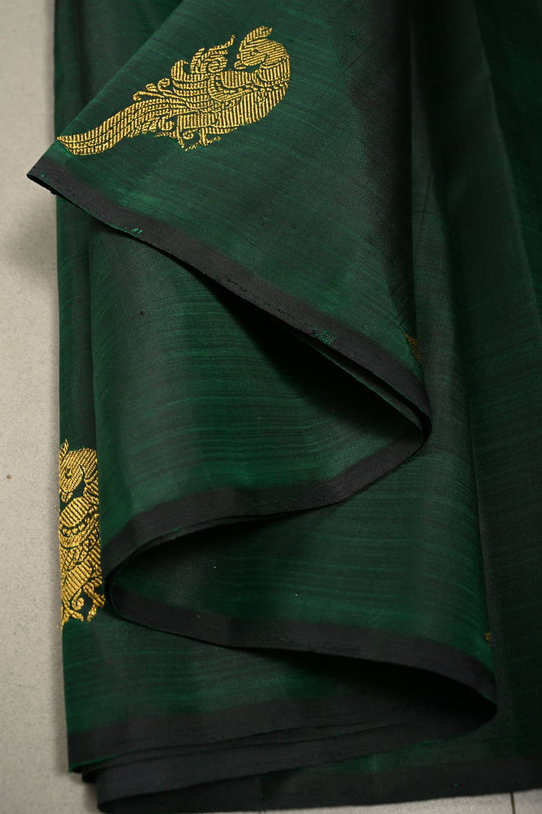 Green-Kanchana Dual tone Kanjivaram Pure Silk Saree with Distinct Parrot Motifs on Border | SILK MARK CERTIFIED